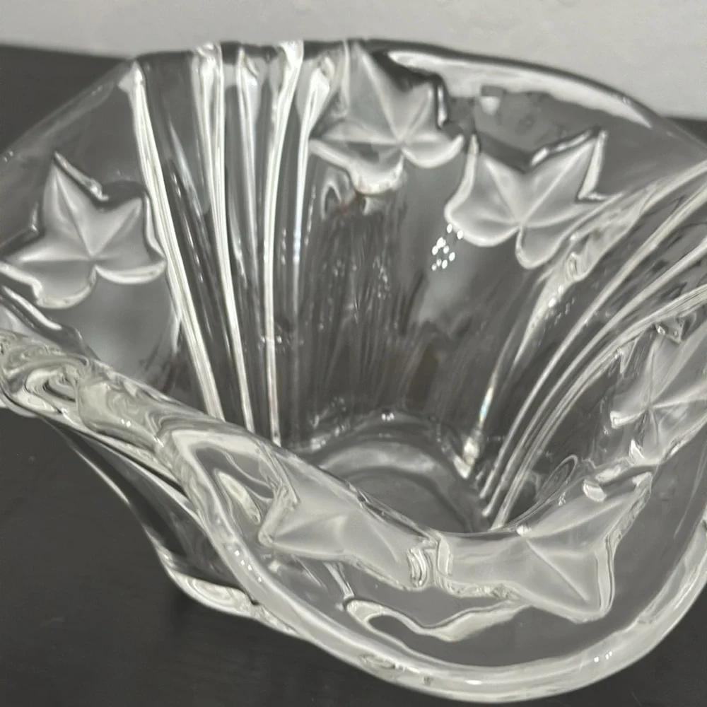 Parisian Ivy Handkerchief Frosted Leaves Vintage Bowl Mikasa